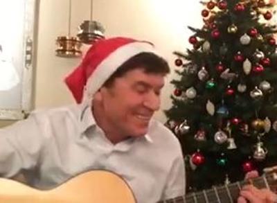 Gianni Morandi, auguri di Natale social su Fb VIDEO