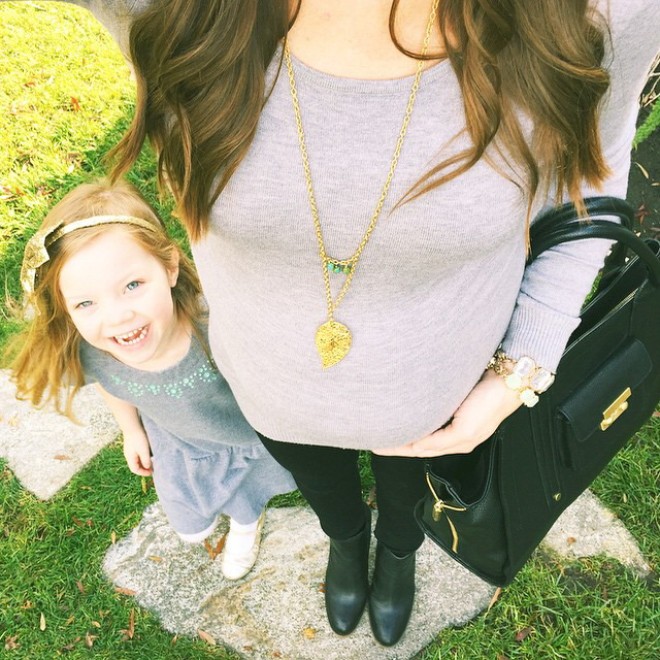 i selfie al pancione che cresce con figlia accanto sono virali01
