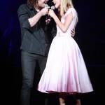 Violetta, Martina Stoessel, canta insieme al fidanzato Peter Lanzani FOTO