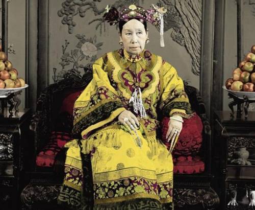 Cixi, imperatrice cinese che salvò le donne dalla dolorosa fasciatura dei piedi