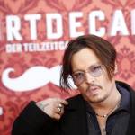 Johnny Depp ingrassato e fuori forma alla premiere di Berlino04