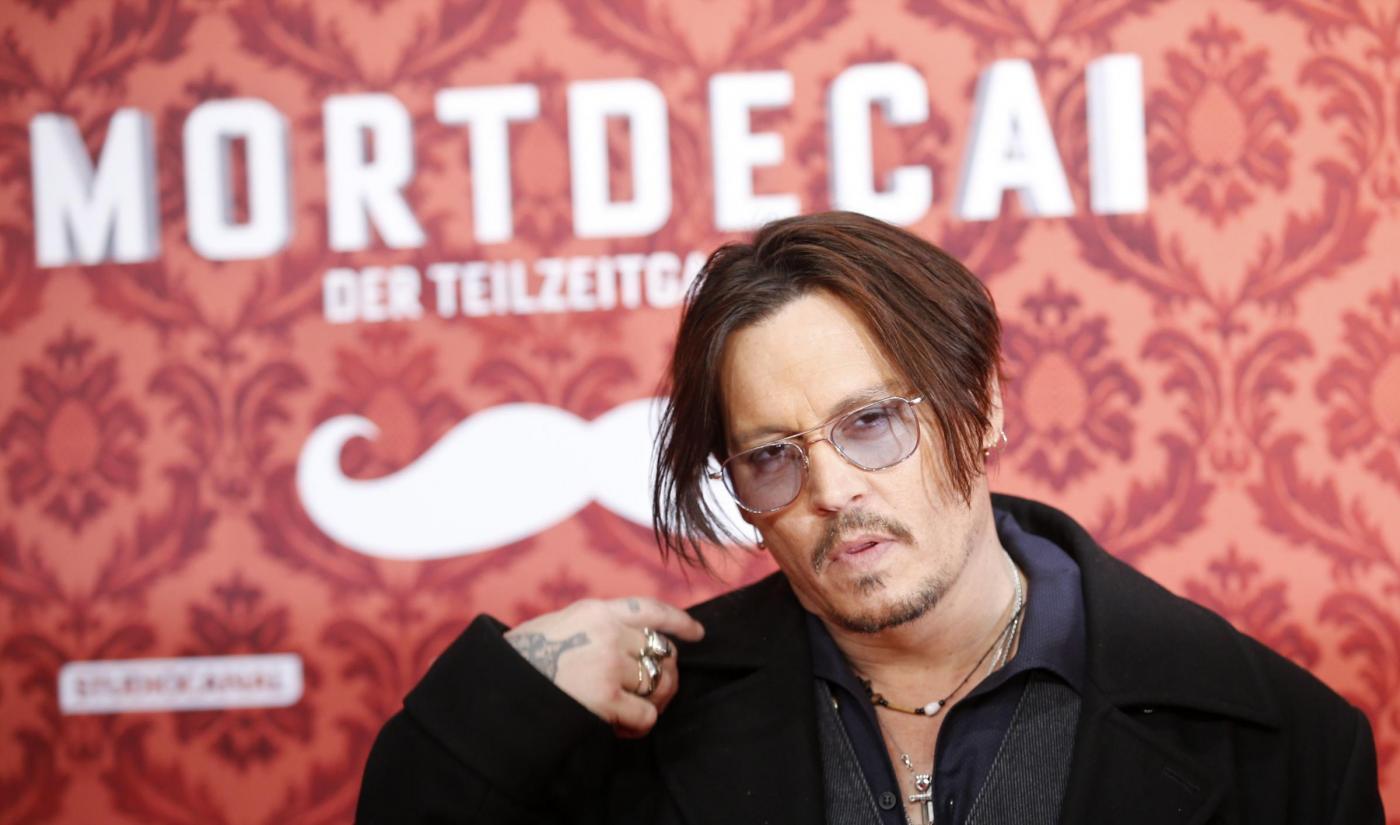 Johnny Depp ingrassato e fuori forma alla premiere di Berlino04