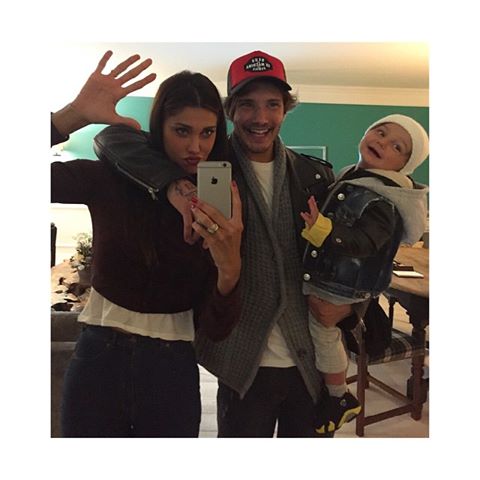 Belen Rodriguez cambia look: è tornata mora FOTO