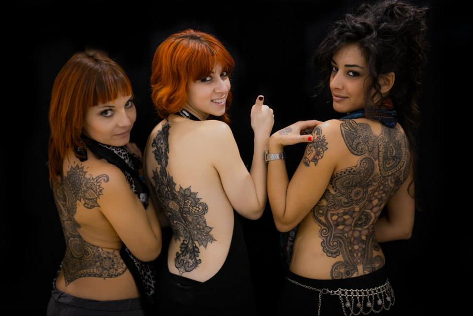 Il tatuaggio effetto pizzo conquista l'alta moda FOTO