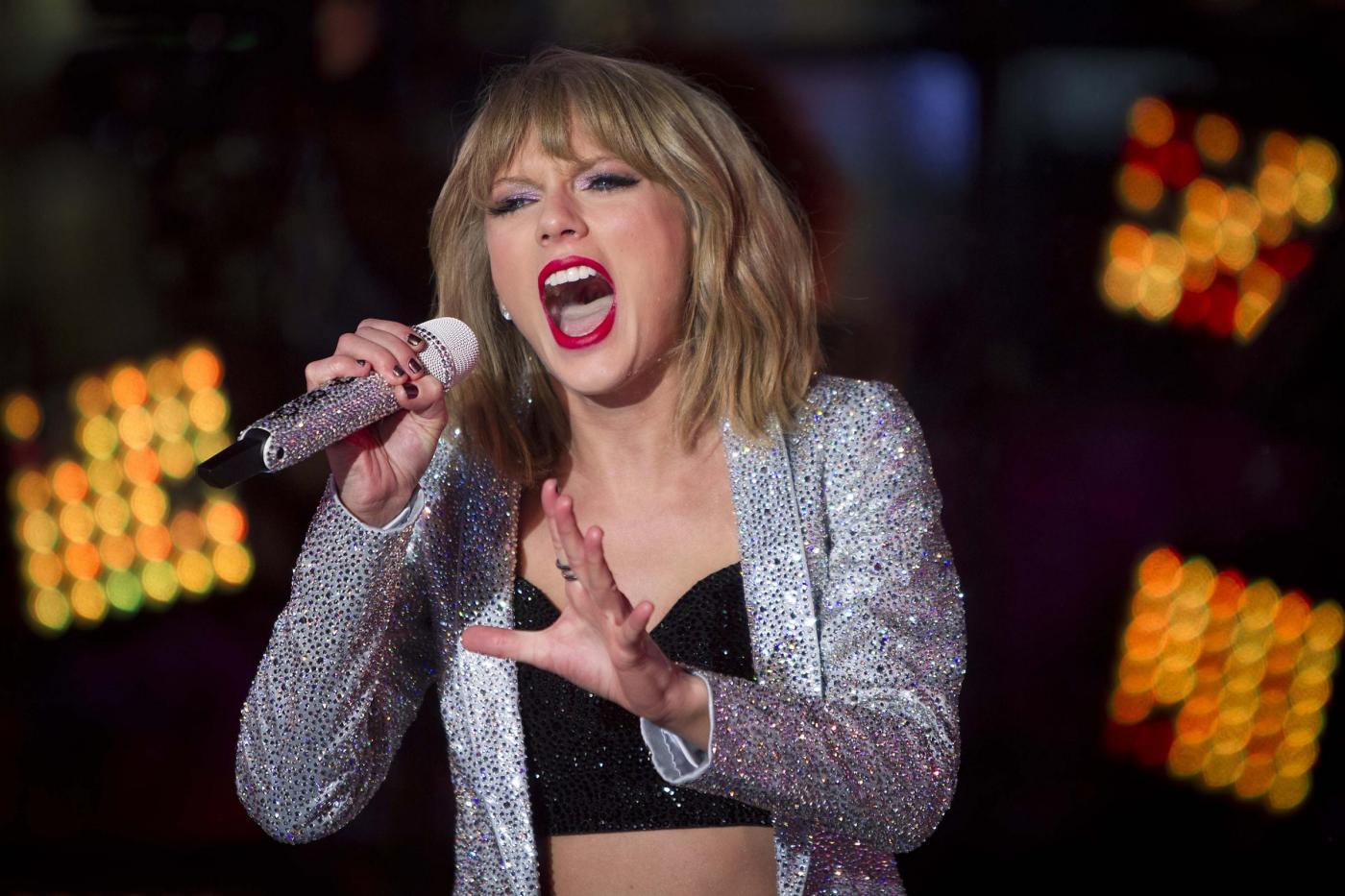 Taylor Swift aiuta una sua fan a pagare le tasse universitarie