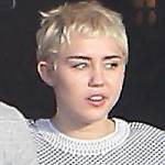 Miley Cyrus biondo platino al pranzo salutista col suo Patrick FOTO03