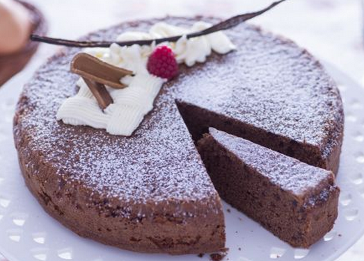 Ricette di dolci: torta al vino roso e cioccolato