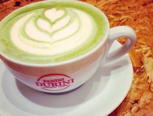 Tè matcha, ricco di antiossidanti, perfetto anche come cappuccino