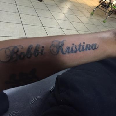 Bobbi Kristina, Nick Gordon si tatua il suo nome FOTO