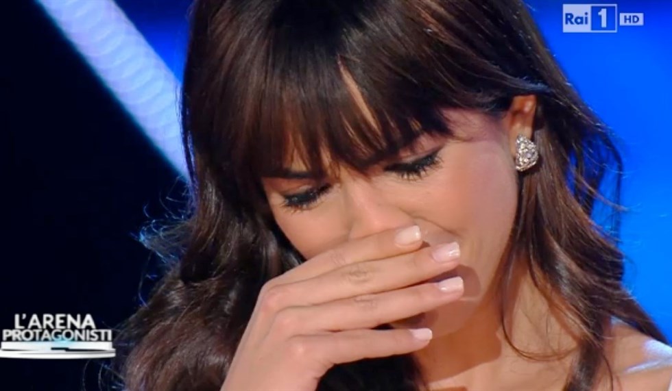 Sanremo, Rocio piange a L'Arena sulle note di Marco Mengoni FOTO