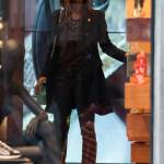 Ainett Stephens, la 'gatta nera', fa shopping con la sorella a Milano06