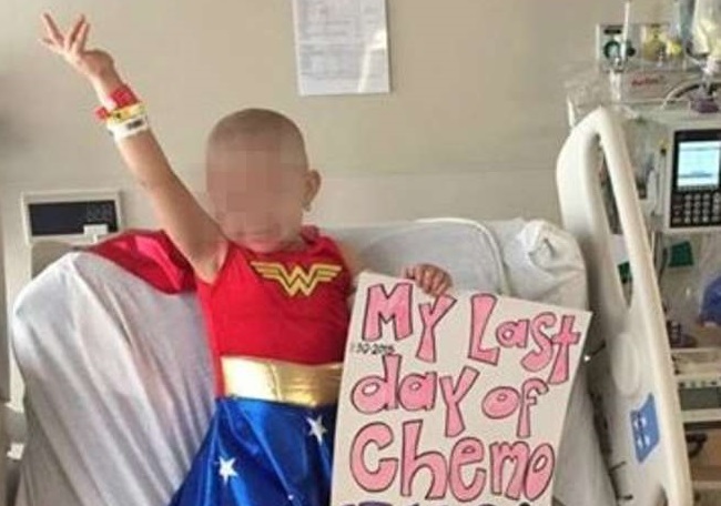Sophia, la Wonder Woman di 3 anni ha sconfitto il cancro: "Sono più forte" FOTO05