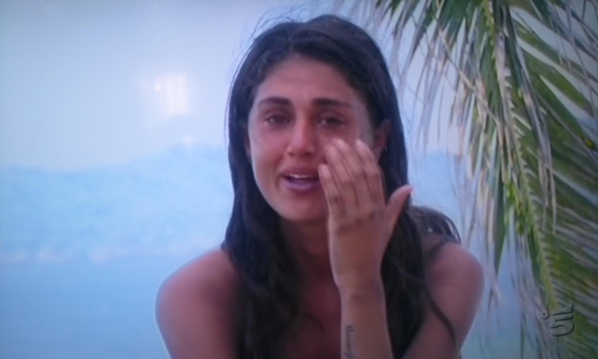 Isola dei famosi, Cecilia Rodriguez piange FOTO