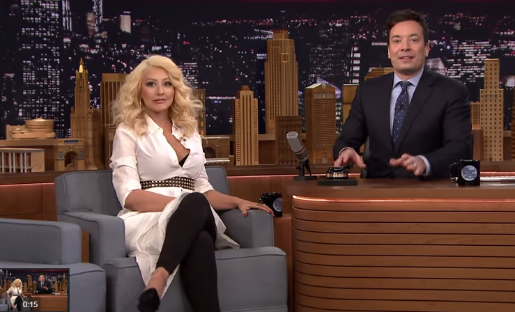 VIDEO YouTube: Christina Aguilera imita alla perfezione Shakira e Britney Spears