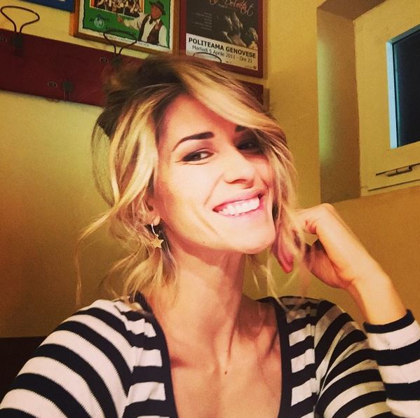 Elena Santarelli, altro che dieta: avventa il panino con l'hamburger FOTO 4