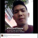 Indonesia, selfie di protesta contro la fatwa dell'imam02