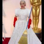 Oscar, Lady Gaga derisa per vestito: "Venuta a pulire bagni?" 3