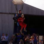 Compleanno record: anziana festeggia 100 anni lanciandosi col paracadute FOTO 3