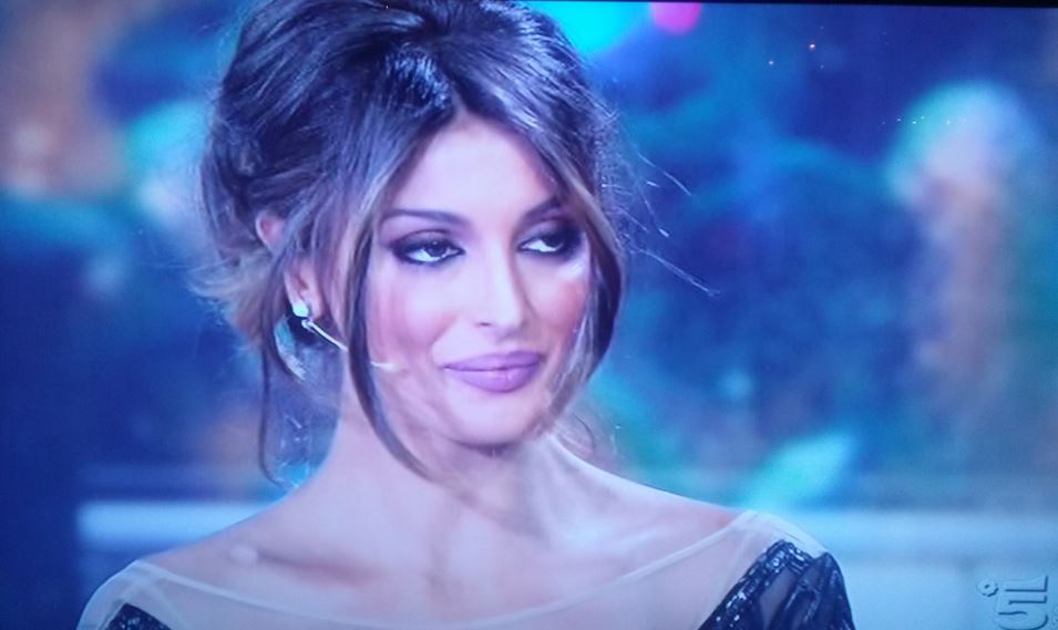 Isola dei famosi, Cristina Buccino riabbraccia le sorelle FOTO 3