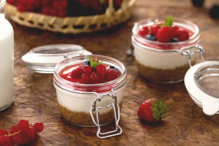 Ricette di dolci: cheesecake yogurt e frutti di bosco... in barattolo