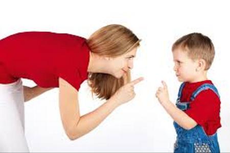 7 frasi che un genitore non dovrebbe mai dire a un figlio