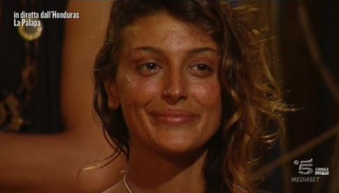 Isola dei famosi, Cristina Buccino, volto "deturpato" dai mosquitos FOTO 2