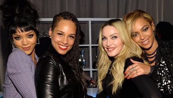 Rihanna, Madonna, Beyoncé e Alicia Keys: foto di gruppo tra dive