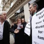 Dolce & Gabbana e l'utero in affitto: proteste davanti al negozio di Londra06