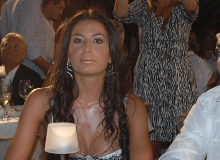 Elisabetta Gregoraci, com'era e com'è. Si notano le differenze? FOTO 11