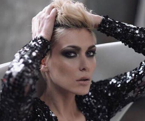 Isola dei famosi, moglie Alex Belli su presunta amante: "Cerca visibilità" 2