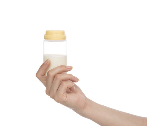 Pulizia del viso, dagli Usa arriva il trattamento con il latte materno