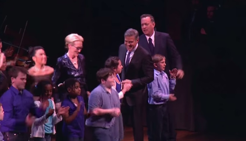 Meryl Streep, George Clooney e Tom Hanks ballano in ricordo di Paul Newman