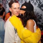 Rihanna con la maschera di Batman al party Moschino FOTO 1