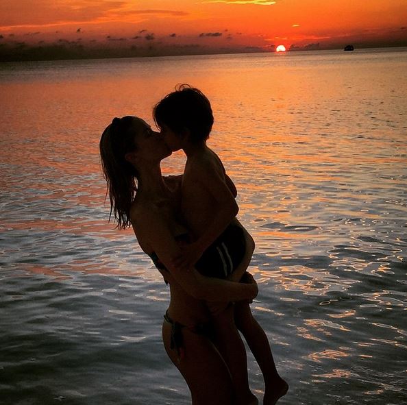 Elena Santarelli come Belen Rodriguez: sirenetta alle Maldive FOTO 4