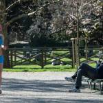 Federica Torti si allena al parco, poi si ferma per scattare un selfie02