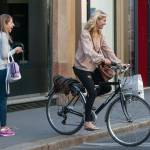 Federica Fontana in bicicletta, ma lo shopping è di lusso 13