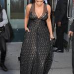 Kim Kardashian al "Time 100 gala": paparazzo inciampa sul suo vestito 03