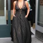 Kim Kardashian al "Time 100 gala": paparazzo inciampa sul suo vestito 09