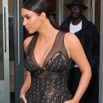 Kim Kardashian al "Time 100 gala": paparazzo inciampa sul suo vestito 08