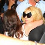Lady Gaga in auto con la mamma: paparazzo viene quasi investito'02