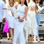 Kim Kardashian e le sorelle: a Messa con tacchi e vestiti sexy FOTO 2