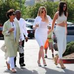Kim Kardashian e le sorelle: a Messa con tacchi e vestiti sexy FOTO 14