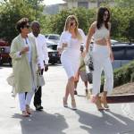 Kim Kardashian e le sorelle: a Messa con tacchi e vestiti sexy FOTO 19