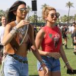 Kendal Jenner e Hailey Baldwin, look hippie al Coachella Festival 11