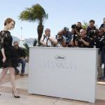 Cannes 2015, Emma Stone: vento alza l'abito dell'attrice FOTO 8