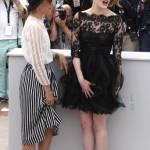 Cannes 2015, Emma Stone: vento alza l'abito dell'attrice FOTO