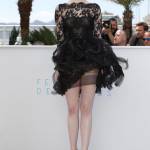 Cannes 2015, Emma Stone: vento alza l'abito dell'attrice FOTO 6
