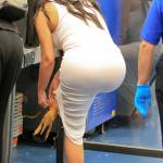 Kim Kardashian, sexy abito bianco all'aeroporto di Los Angeles FOTO 11