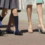 Letizia Ortiz di Spagna, scarpe trasparenti con tacco alla comunione della figlia FOTO