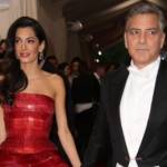 Amal Alamuddin gelosa di Elisabetta Canalis? Intanto Clooney vende la villa a Laglio...